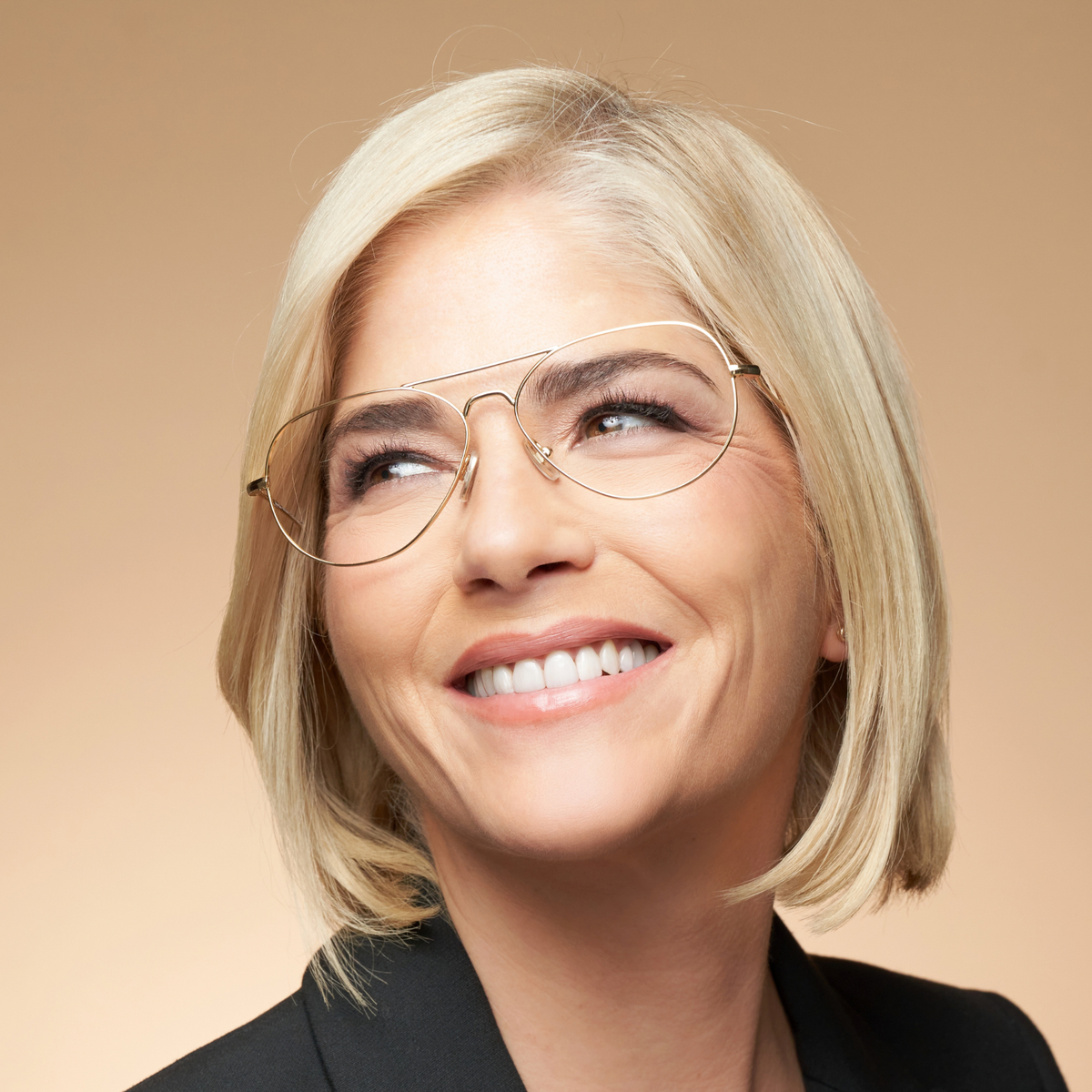 Selma Blair Tells the Story Behind Her New Benny’s Eyewear Collection on CBS News Los Angeles